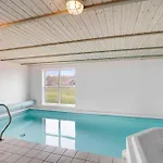 Einladendes Poolhaus Mit Meerblick - Einladendes Poolhaus Mit Meerblick *